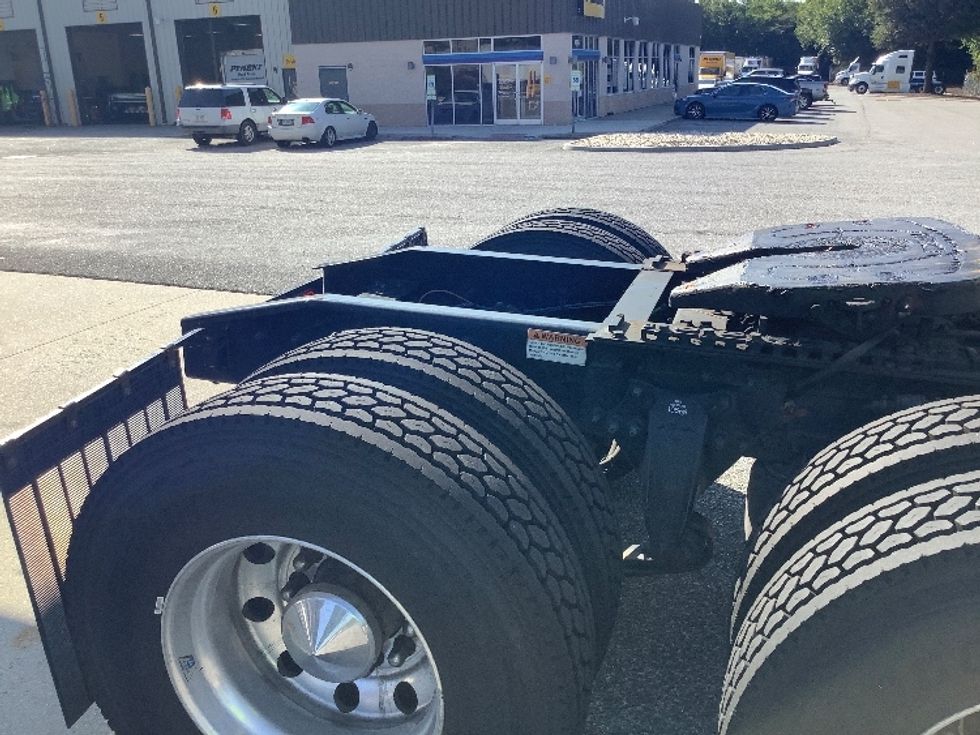 Sleeper Tractor-Heavy Duty Tractors-Freightliner-2020-T11664ST-Prince George-VA-130,580\n\t\tmiles-$ 86,750 - Image 26