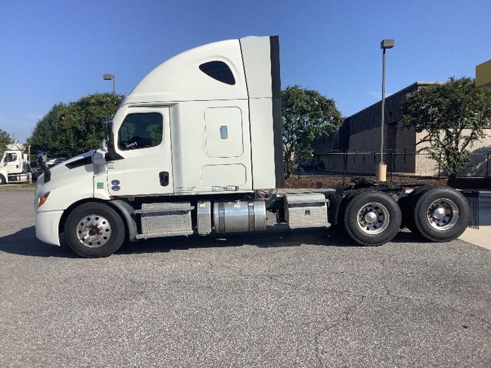 Sleeper Tractor-Heavy Duty Tractors-Freightliner-2020-T11664ST-Prince George-VA-130,580\n\t\tmiles-$ 86,750 - Image 4
