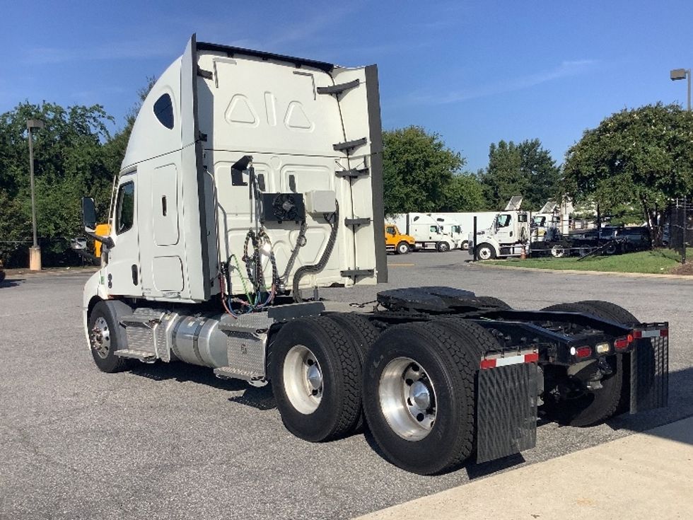 Sleeper Tractor-Heavy Duty Tractors-Freightliner-2020-T11664ST-Prince George-VA-130,580\n\t\tmiles-$ 86,750 - Image 5