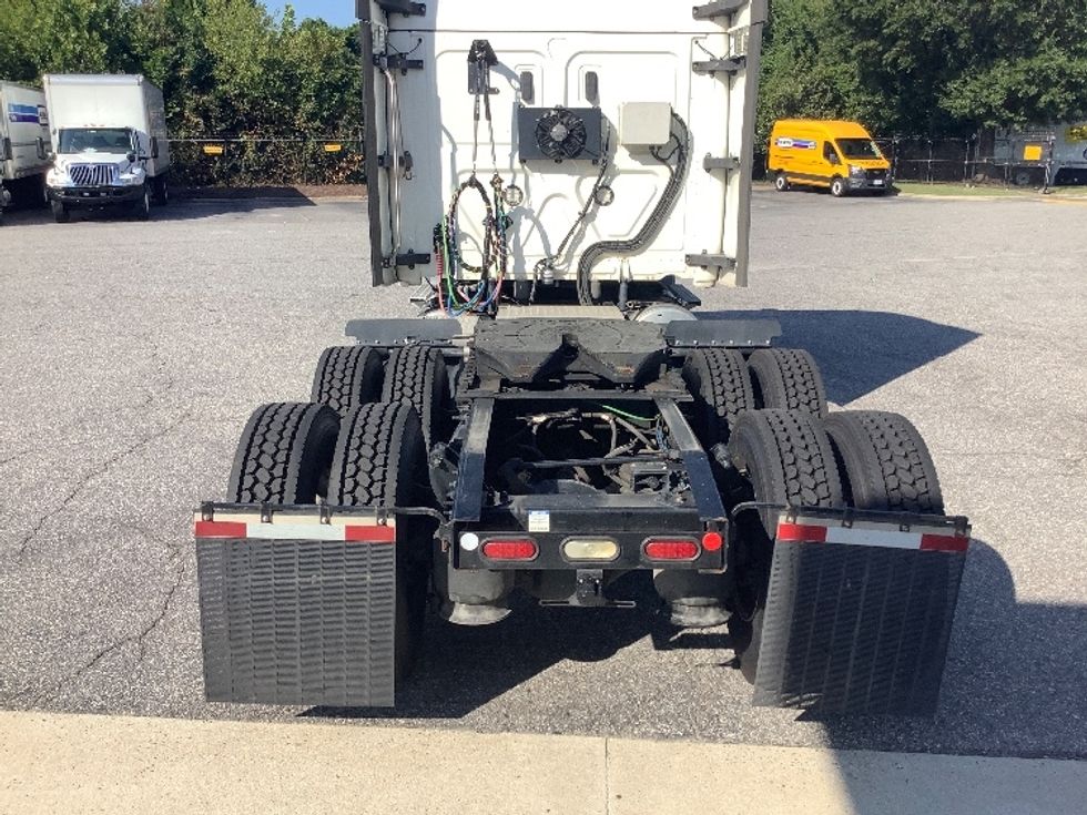 Sleeper Tractor-Heavy Duty Tractors-Freightliner-2020-T11664ST-Prince George-VA-130,580\n\t\tmiles-$ 86,750 - Image 6