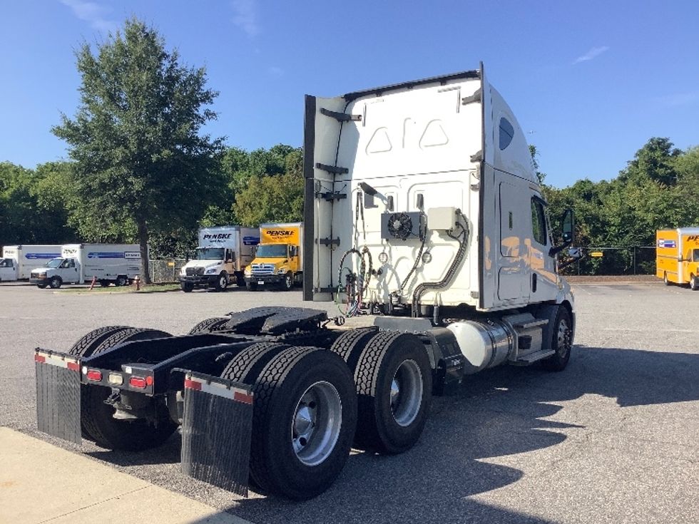 Sleeper Tractor-Heavy Duty Tractors-Freightliner-2020-T11664ST-Prince George-VA-130,580\n\t\tmiles-$ 86,750 - Image 7