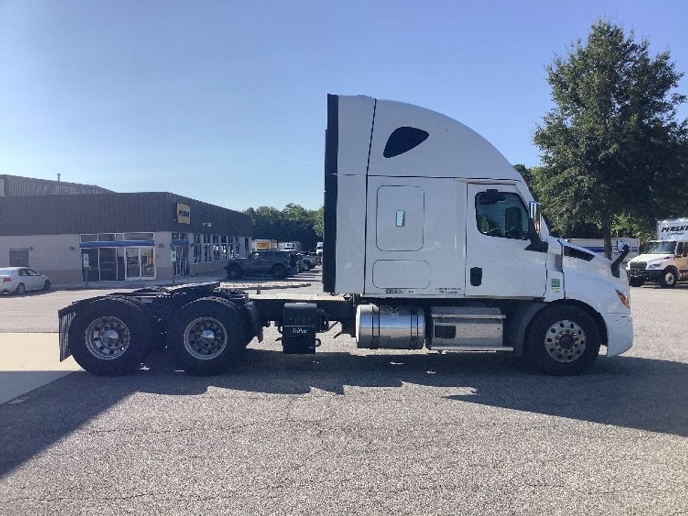 Sleeper Tractor-Heavy Duty Tractors-Freightliner-2020-T11664ST-Prince George-VA-130,580\n\t\tmiles-$ 86,750 - Image 8