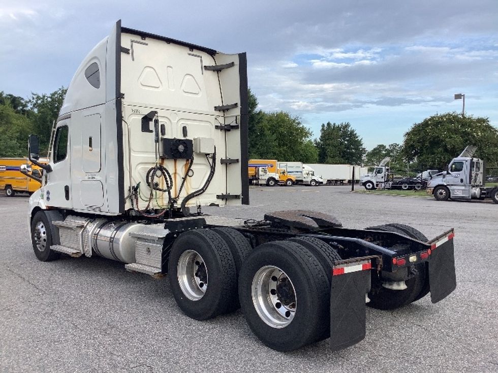 Sleeper Tractor-Heavy Duty Tractors-Freightliner-2020-T11664ST-Prince George-VA-311,389\n\t\tmiles-$ 77,500 - Image 5