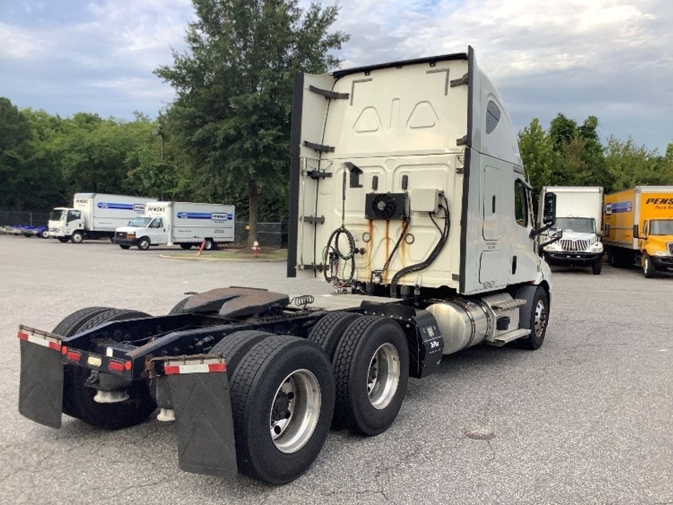 Sleeper Tractor-Heavy Duty Tractors-Freightliner-2020-T11664ST-Prince George-VA-311,389\n\t\tmiles-$ 77,500 - Image 7