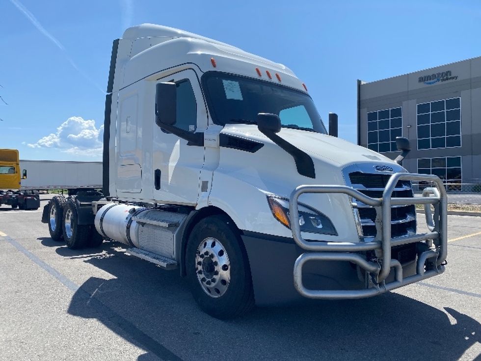 Sleeper Tractor-Heavy Duty Tractors-Freightliner-2020-T11664ST-Salt Lake City-UT-483,104\n\t\tmiles-$ 63,000 - Image 1