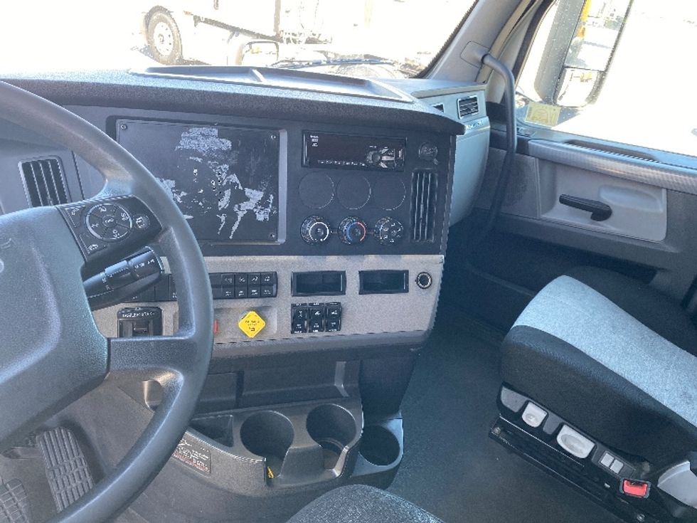 Sleeper Tractor-Heavy Duty Tractors-Freightliner-2020-T11664ST-Salt Lake City-UT-483,104\n\t\tmiles-$ 63,000 - Image 10
