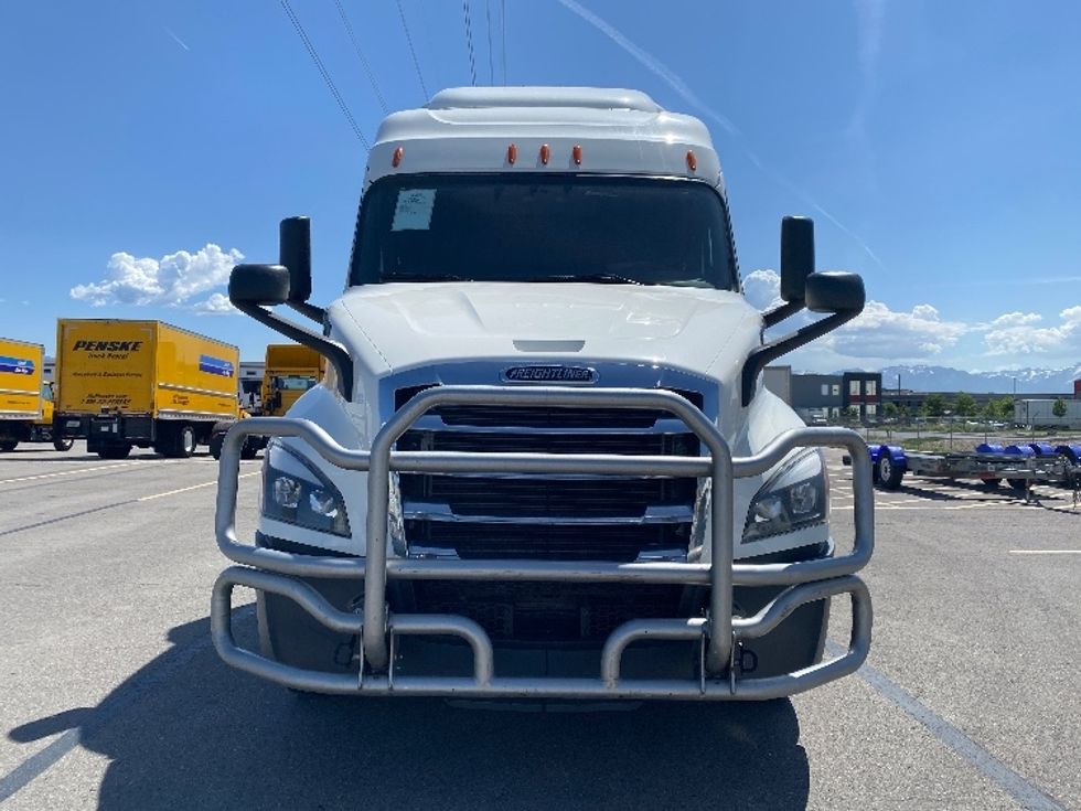 Sleeper Tractor-Heavy Duty Tractors-Freightliner-2020-T11664ST-Salt Lake City-UT-483,104\n\t\tmiles-$ 63,000 - Image 2