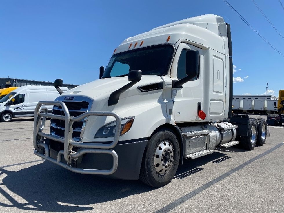 Sleeper Tractor-Heavy Duty Tractors-Freightliner-2020-T11664ST-Salt Lake City-UT-483,104\n\t\tmiles-$ 63,000 - Image 3