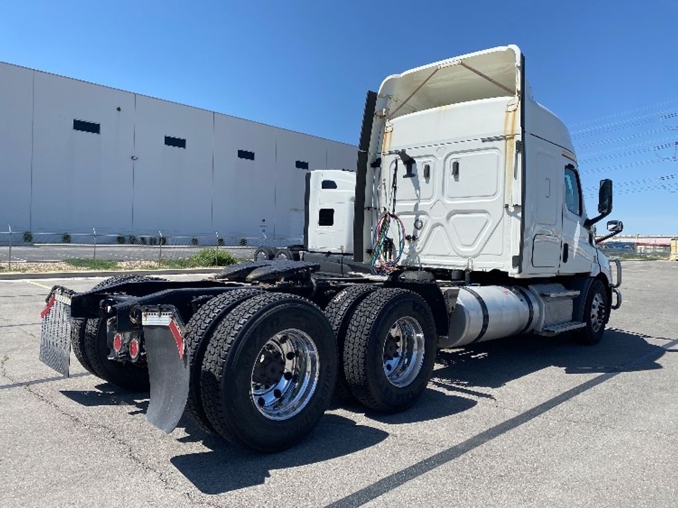 Sleeper Tractor-Heavy Duty Tractors-Freightliner-2020-T11664ST-Salt Lake City-UT-483,104\n\t\tmiles-$ 63,000 - Image 7