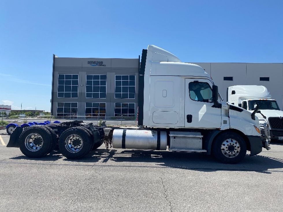 Sleeper Tractor-Heavy Duty Tractors-Freightliner-2020-T11664ST-Salt Lake City-UT-483,104\n\t\tmiles-$ 63,000 - Image 8