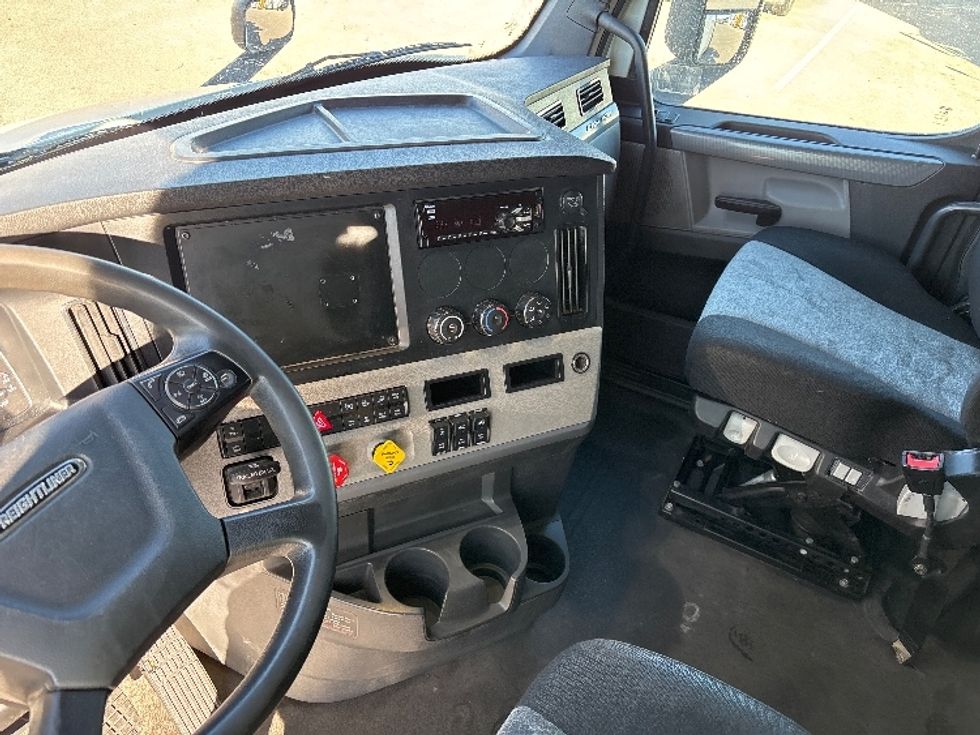 Sleeper Tractor-Heavy Duty Tractors-Freightliner-2020-T11664ST-Salt Lake City-UT-635,196\n\t\tmiles-$ 47,750 - Image 10