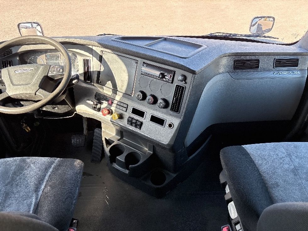 Sleeper Tractor-Heavy Duty Tractors-Freightliner-2020-T11664ST-Salt Lake City-UT-635,196\n\t\tmiles-$ 47,750 - Image 12