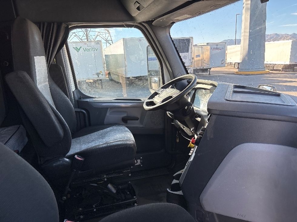 Sleeper Tractor-Heavy Duty Tractors-Freightliner-2020-T11664ST-Salt Lake City-UT-635,196\n\t\tmiles-$ 47,750 - Image 15