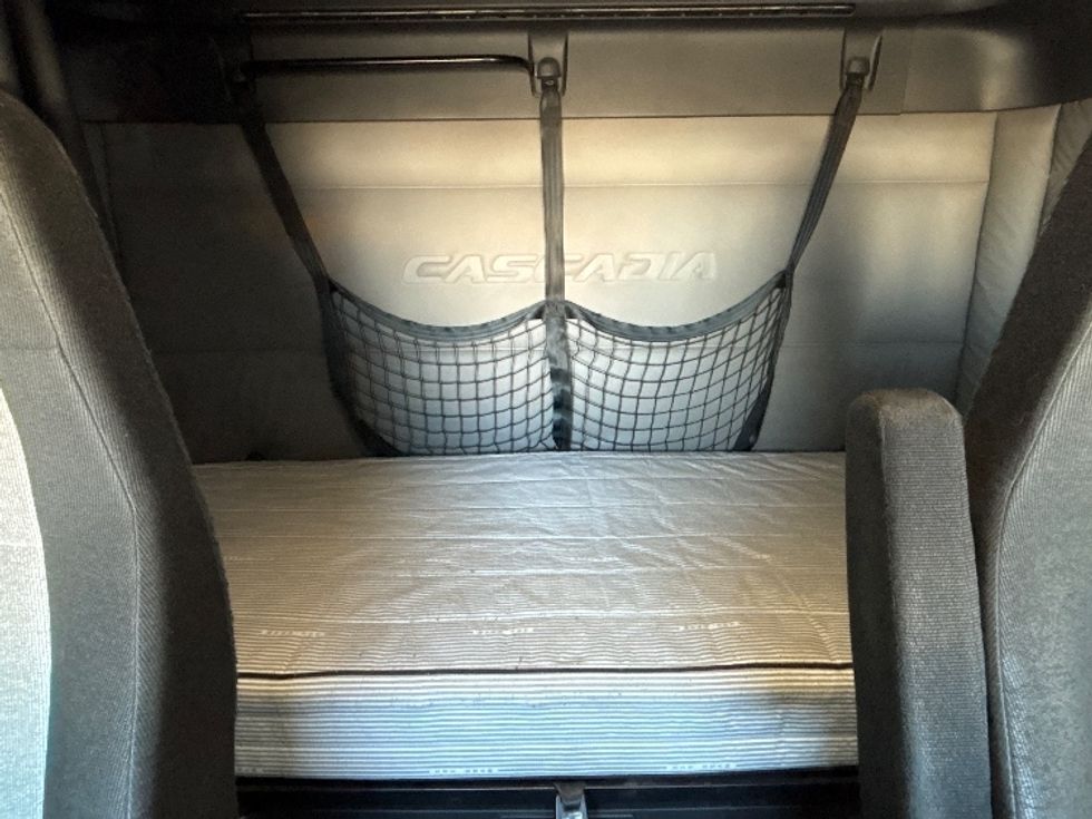 Sleeper Tractor-Heavy Duty Tractors-Freightliner-2020-T11664ST-Salt Lake City-UT-635,196\n\t\tmiles-$ 47,750 - Image 16