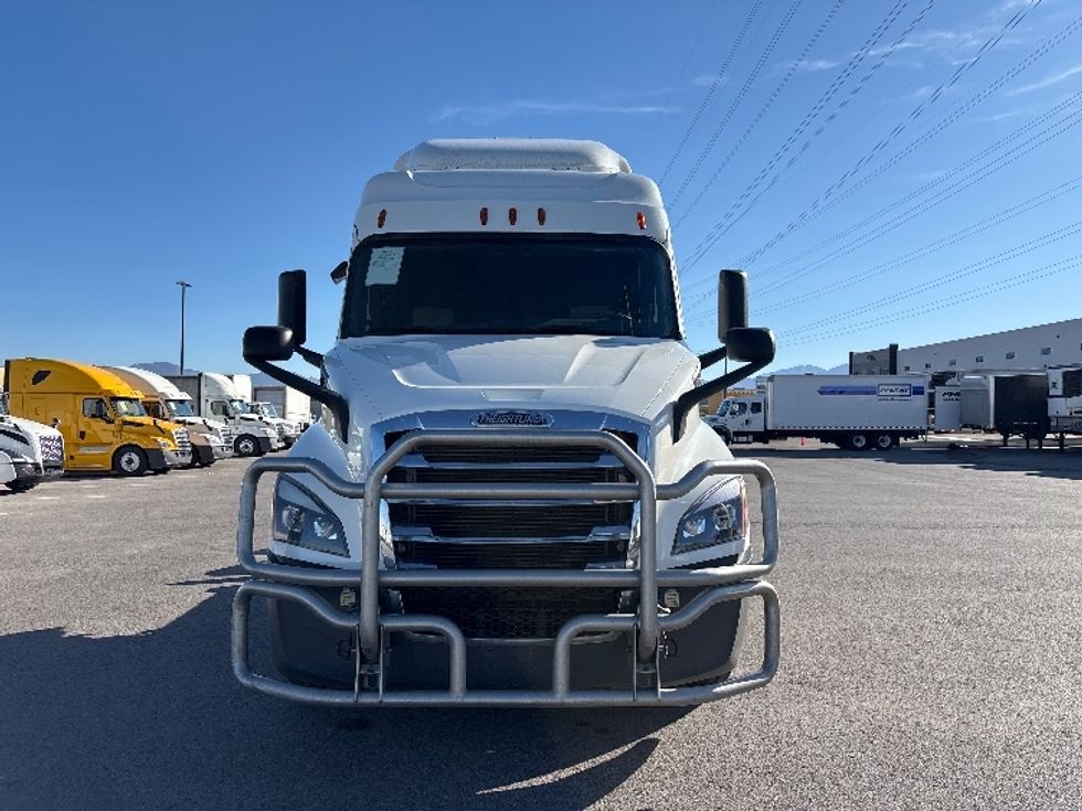 Sleeper Tractor-Heavy Duty Tractors-Freightliner-2020-T11664ST-Salt Lake City-UT-635,196\n\t\tmiles-$ 47,750 - Image 2