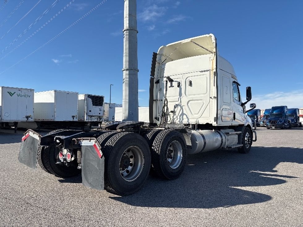 Sleeper Tractor-Heavy Duty Tractors-Freightliner-2020-T11664ST-Salt Lake City-UT-635,196\n\t\tmiles-$ 47,750 - Image 7