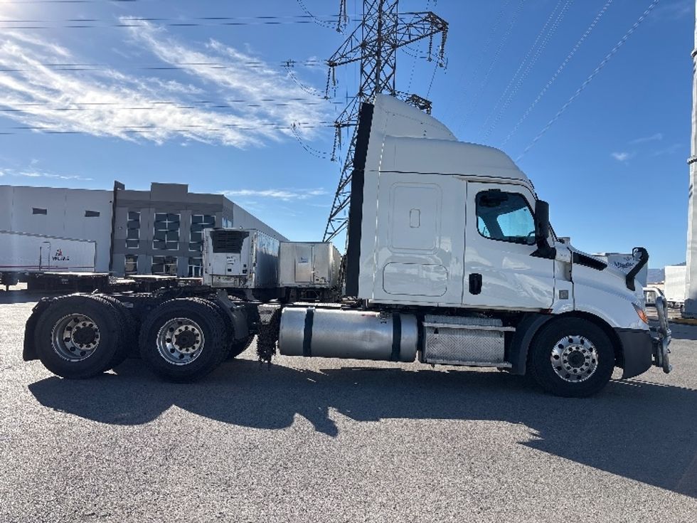 Sleeper Tractor-Heavy Duty Tractors-Freightliner-2020-T11664ST-Salt Lake City-UT-635,196\n\t\tmiles-$ 47,750 - Image 8