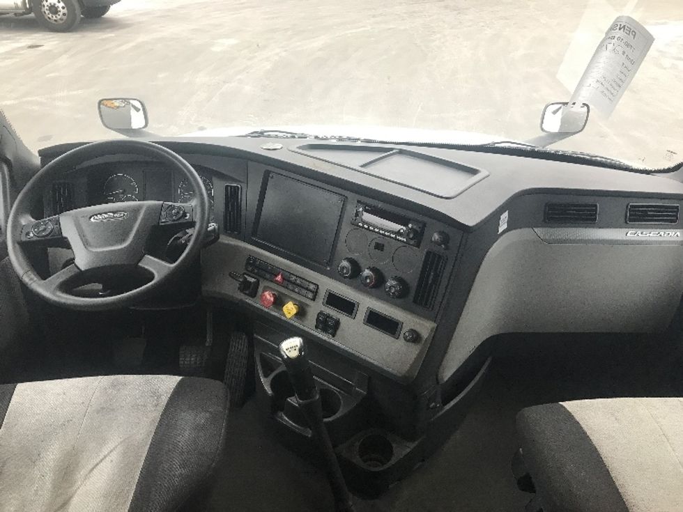 Sleeper Tractor-Heavy Duty Tractors-Freightliner-2020-T12642ST-Bensalem-PA-502,135\n\t\tmiles-$ 51,250 - Image 12