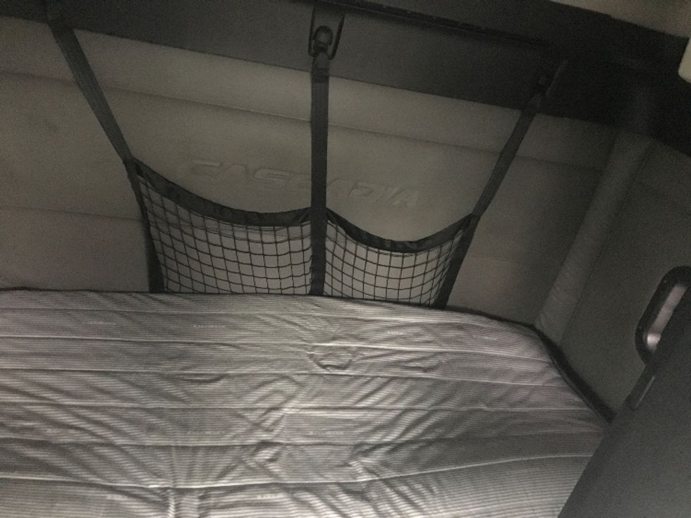 Sleeper Tractor-Heavy Duty Tractors-Freightliner-2020-T12642ST-Bensalem-PA-502,135\n\t\tmiles-$ 51,250 - Image 17