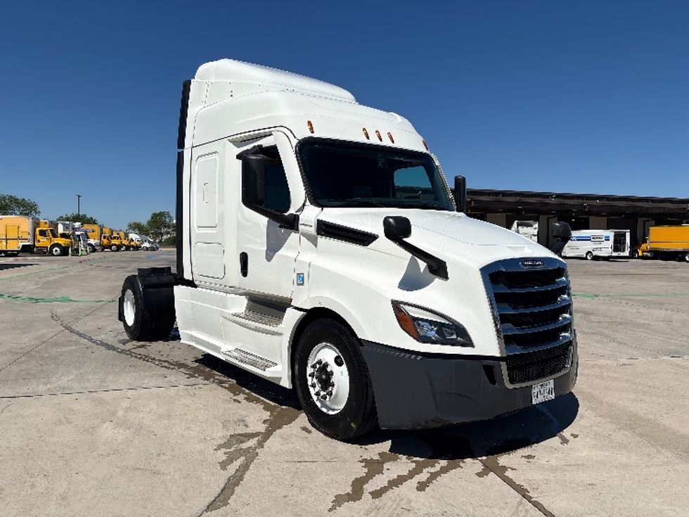 Sleeper Tractor-Heavy Duty Tractors-Freightliner-2020-T12642ST-Fort Worth-TX-219,067\n\t\tmiles-$ 73,250 - Image 1