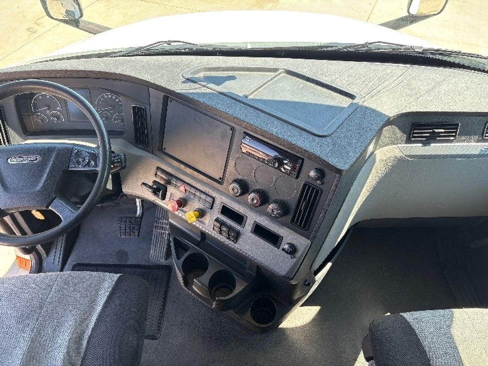 Sleeper Tractor-Heavy Duty Tractors-Freightliner-2020-T12642ST-Fort Worth-TX-219,067\n\t\tmiles-$ 73,250 - Image 12