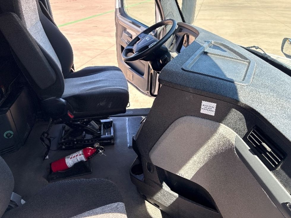 Sleeper Tractor-Heavy Duty Tractors-Freightliner-2020-T12642ST-Fort Worth-TX-219,067\n\t\tmiles-$ 73,250 - Image 15