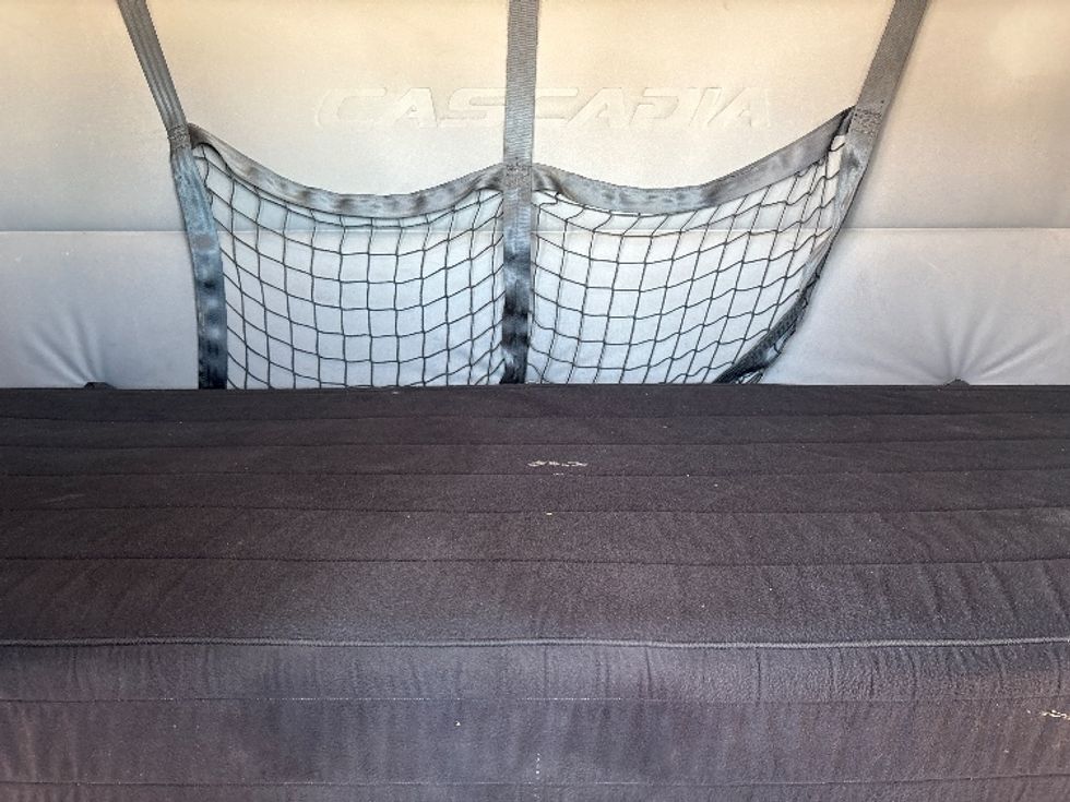 Sleeper Tractor-Heavy Duty Tractors-Freightliner-2020-T12642ST-Fort Worth-TX-219,067\n\t\tmiles-$ 73,250 - Image 17