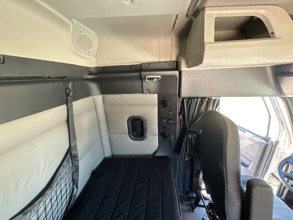 Sleeper Tractor-Heavy Duty Tractors-Freightliner-2020-T12642ST-Fort Worth-TX-219,067\n\t\tmiles-$ 73,250 - Image 18