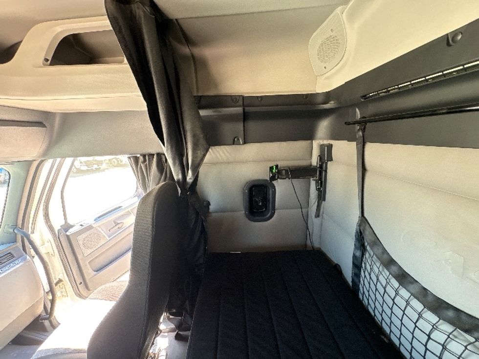 Sleeper Tractor-Heavy Duty Tractors-Freightliner-2020-T12642ST-Fort Worth-TX-219,067\n\t\tmiles-$ 73,250 - Image 19