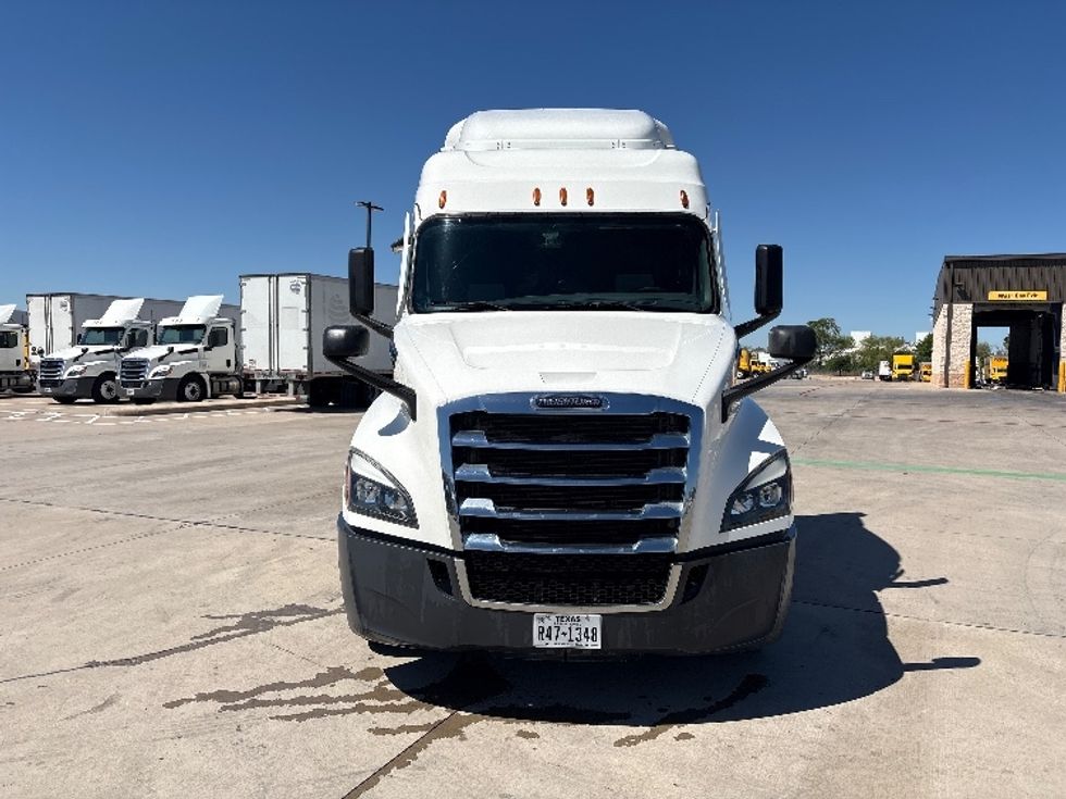 Sleeper Tractor-Heavy Duty Tractors-Freightliner-2020-T12642ST-Fort Worth-TX-219,067\n\t\tmiles-$ 73,250 - Image 2