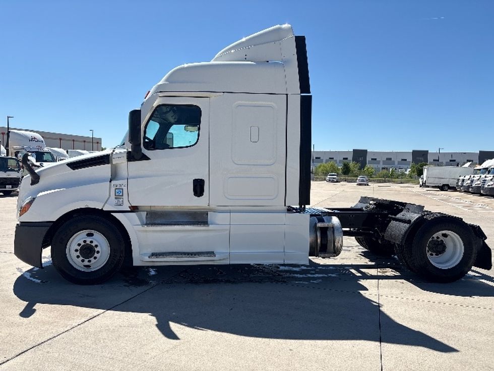 Sleeper Tractor-Heavy Duty Tractors-Freightliner-2020-T12642ST-Fort Worth-TX-219,067\n\t\tmiles-$ 73,250 - Image 4