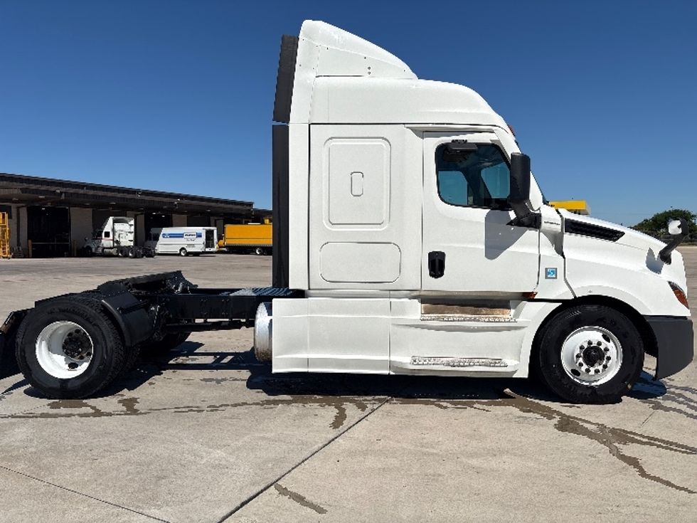 Sleeper Tractor-Heavy Duty Tractors-Freightliner-2020-T12642ST-Fort Worth-TX-219,067\n\t\tmiles-$ 73,250 - Image 8