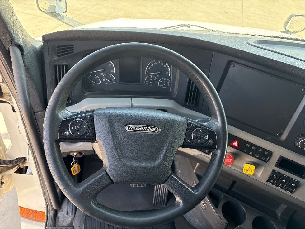 Sleeper Tractor-Heavy Duty Tractors-Freightliner-2020-T12642ST-Fort Worth-TX-466,055\n\t\tmiles-$ 59,750 - Image 11