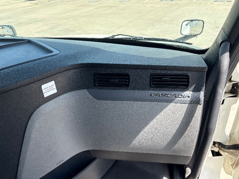 Sleeper Tractor-Heavy Duty Tractors-Freightliner-2020-T12642ST-Fort Worth-TX-466,055\n\t\tmiles-$ 59,750 - Image 14