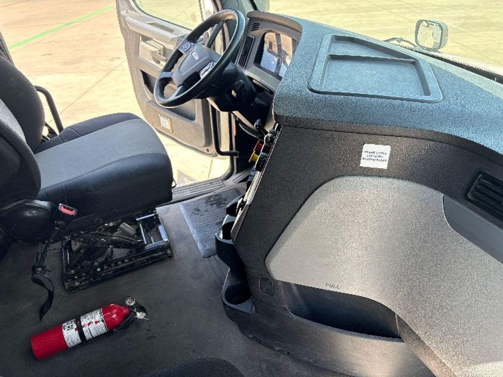 Sleeper Tractor-Heavy Duty Tractors-Freightliner-2020-T12642ST-Fort Worth-TX-466,055\n\t\tmiles-$ 59,750 - Image 15