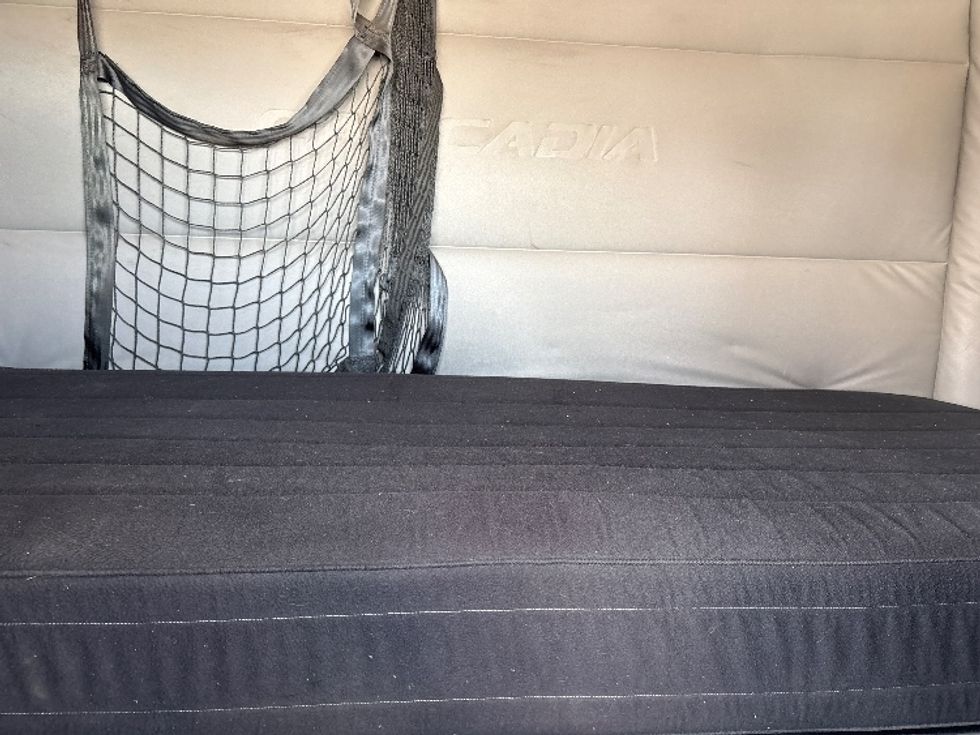 Sleeper Tractor-Heavy Duty Tractors-Freightliner-2020-T12642ST-Fort Worth-TX-466,055\n\t\tmiles-$ 59,750 - Image 17