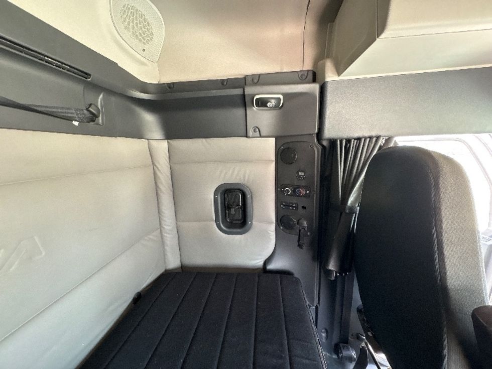 Sleeper Tractor-Heavy Duty Tractors-Freightliner-2020-T12642ST-Fort Worth-TX-466,055\n\t\tmiles-$ 59,750 - Image 18