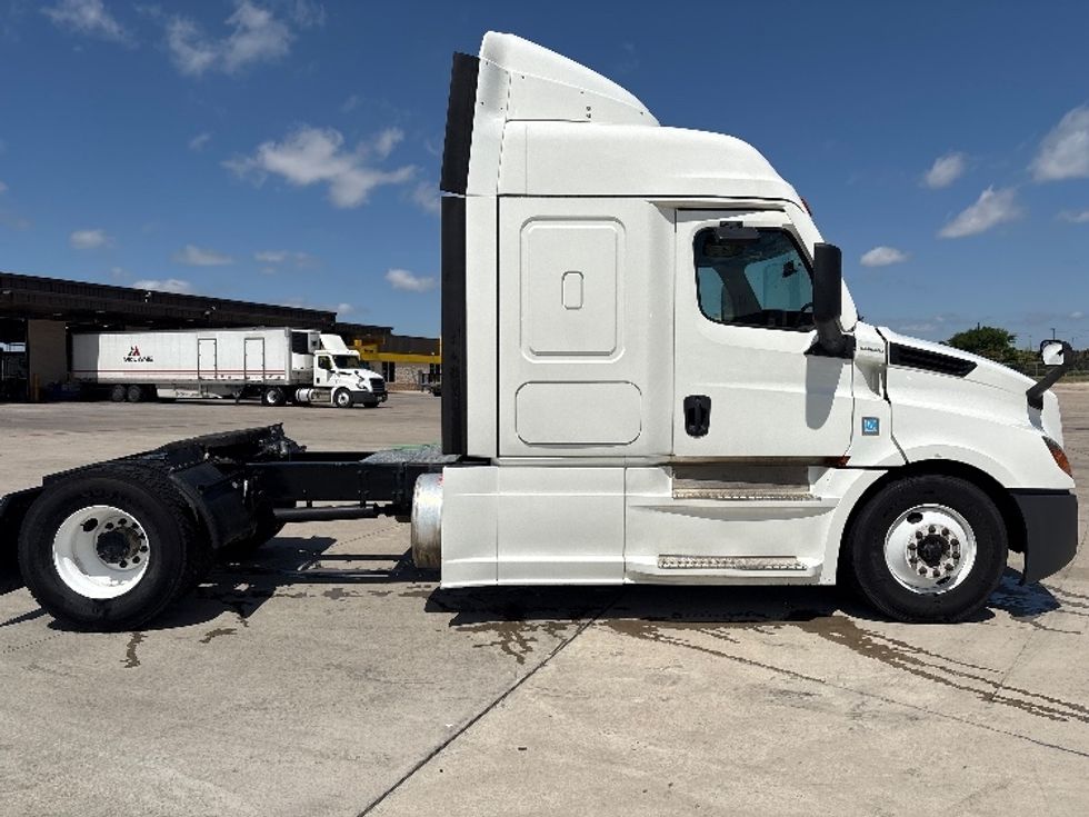 Sleeper Tractor-Heavy Duty Tractors-Freightliner-2020-T12642ST-Fort Worth-TX-466,055\n\t\tmiles-$ 59,750 - Image 8