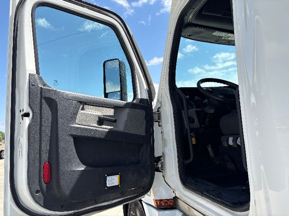 Sleeper Tractor-Heavy Duty Tractors-Freightliner-2020-T12642ST-Fort Worth-TX-466,055\n\t\tmiles-$ 59,750 - Image 9