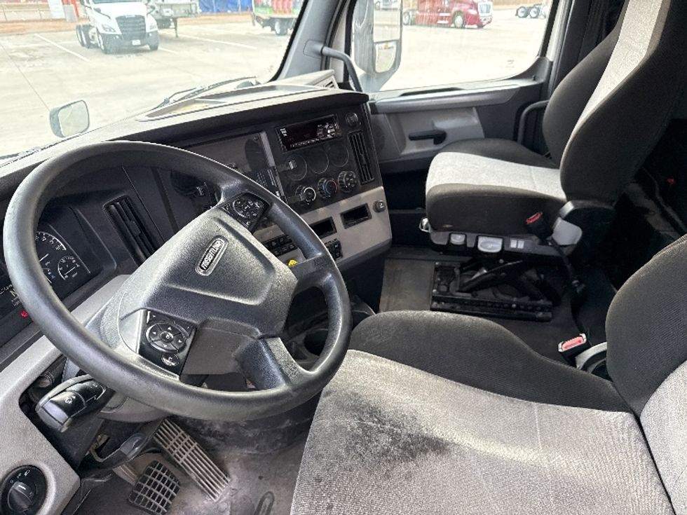 Sleeper Tractor-Heavy Duty Tractors-Freightliner-2020-T12642ST-Fort Worth-TX-484,628\n\t\tmiles-$ 53,250 - Image 10