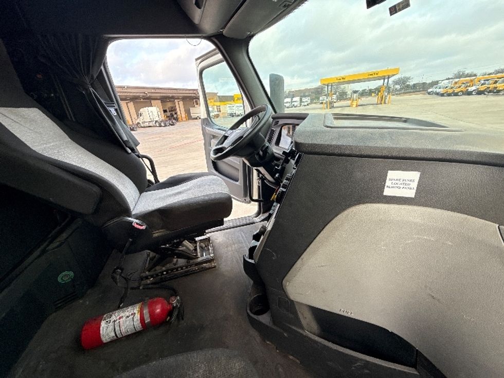 Sleeper Tractor-Heavy Duty Tractors-Freightliner-2020-T12642ST-Fort Worth-TX-484,628\n\t\tmiles-$ 53,250 - Image 15