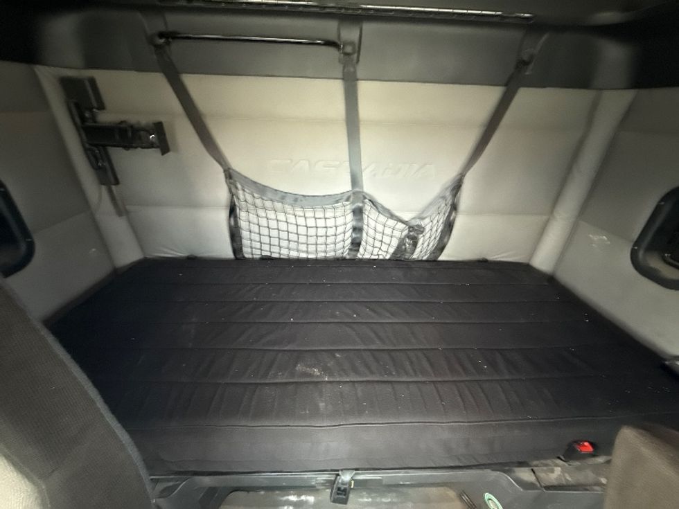 Sleeper Tractor-Heavy Duty Tractors-Freightliner-2020-T12642ST-Fort Worth-TX-484,628\n\t\tmiles-$ 53,250 - Image 16