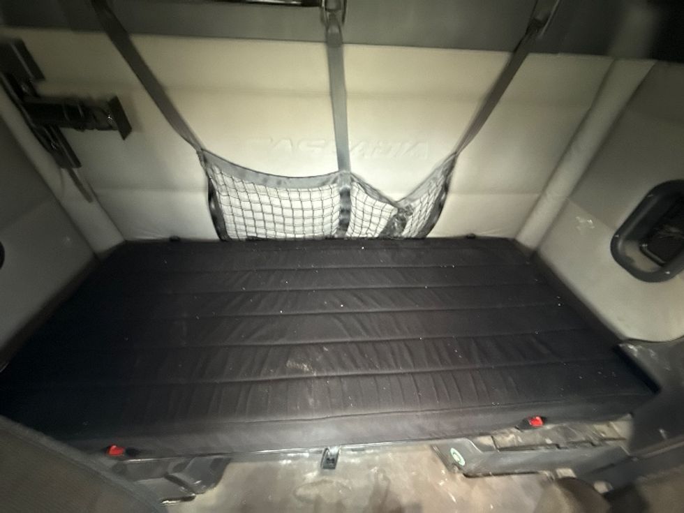 Sleeper Tractor-Heavy Duty Tractors-Freightliner-2020-T12642ST-Fort Worth-TX-484,628\n\t\tmiles-$ 53,250 - Image 17