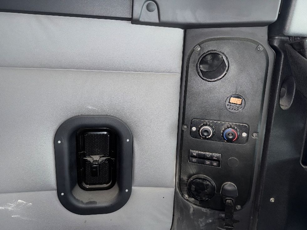 Sleeper Tractor-Heavy Duty Tractors-Freightliner-2020-T12642ST-Fort Worth-TX-484,628\n\t\tmiles-$ 53,250 - Image 18