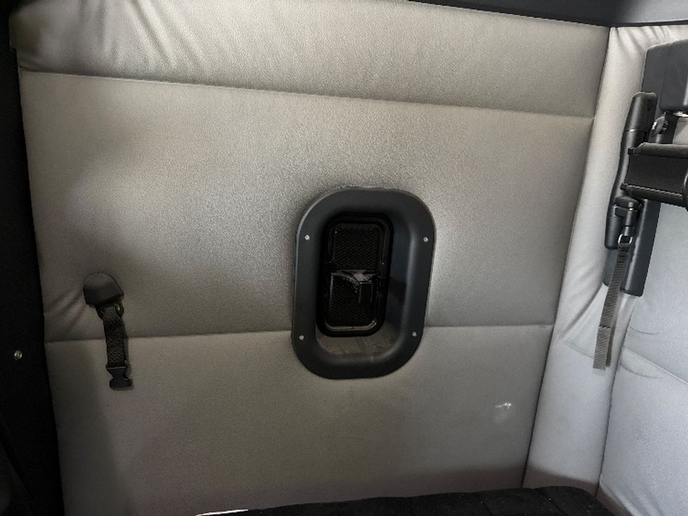 Sleeper Tractor-Heavy Duty Tractors-Freightliner-2020-T12642ST-Fort Worth-TX-484,628\n\t\tmiles-$ 53,250 - Image 19