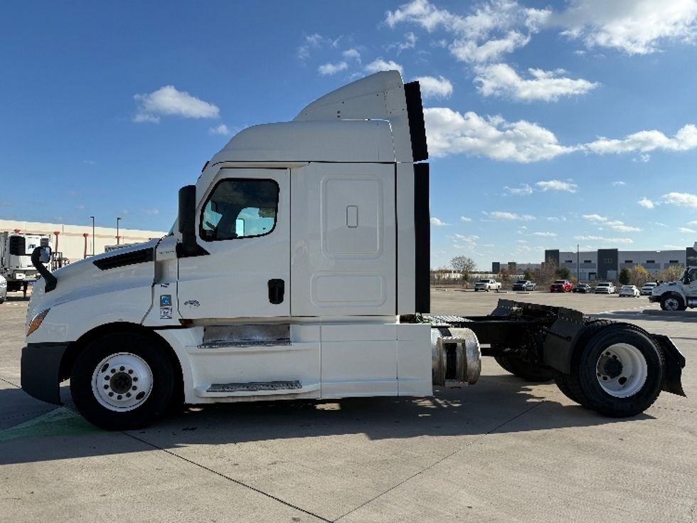 Sleeper Tractor-Heavy Duty Tractors-Freightliner-2020-T12642ST-Fort Worth-TX-484,628\n\t\tmiles-$ 53,250 - Image 4