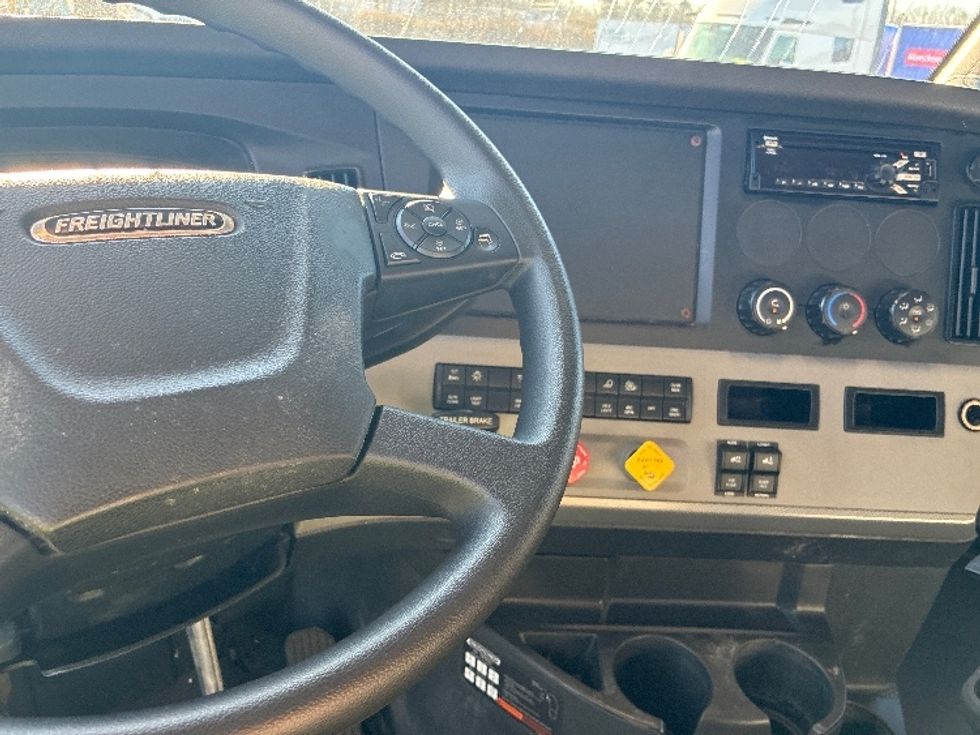 Sleeper Tractor-Heavy Duty Tractors-Freightliner-2020-T12642ST-Greenville-SC-577,584\n\t\tmiles-$ 46,250 - Image 12