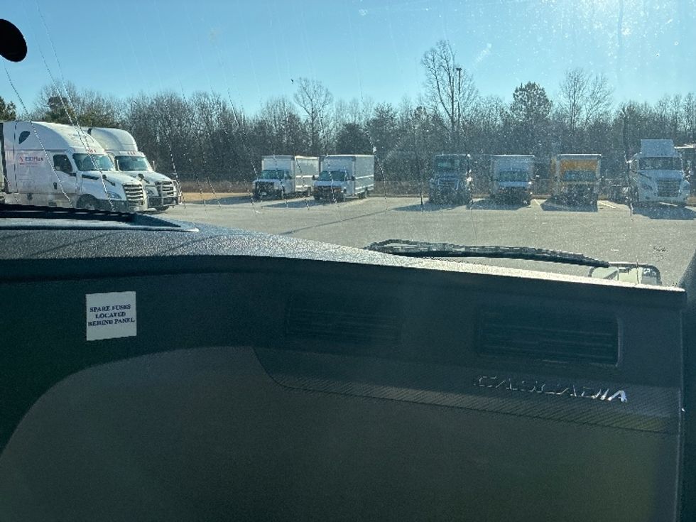 Sleeper Tractor-Heavy Duty Tractors-Freightliner-2020-T12642ST-Greenville-SC-577,584\n\t\tmiles-$ 46,250 - Image 14