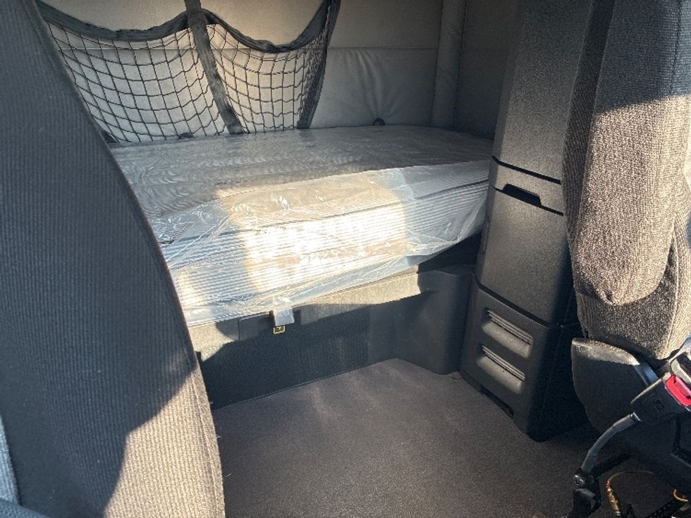 Sleeper Tractor-Heavy Duty Tractors-Freightliner-2020-T12642ST-Greenville-SC-577,584\n\t\tmiles-$ 46,250 - Image 16