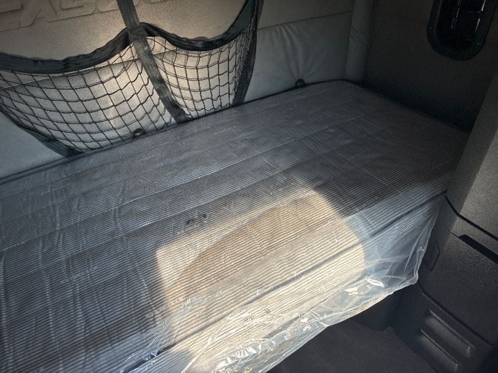 Sleeper Tractor-Heavy Duty Tractors-Freightliner-2020-T12642ST-Greenville-SC-577,584\n\t\tmiles-$ 46,250 - Image 17